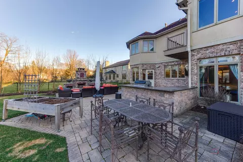 Exterior - 3706 Maple Ave, Northbrook, IL 60062 photo 7 of 11