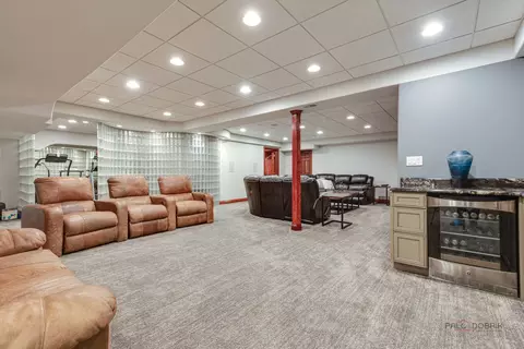 Living - 3706 Maple Ave, Northbrook, IL 60062 photo 3 of 4