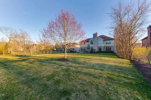 Exterior - 3706 Maple Ave, Northbrook, IL 60062 photo 10 of 11