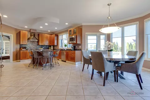 Kitchen - 3706 Maple Ave, Northbrook, IL 60062 photo 3 of 4