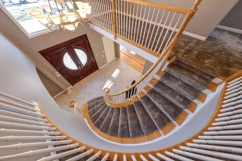 Entry Way - 3706 Maple Ave, Northbrook, IL 60062 photo 4 of 6