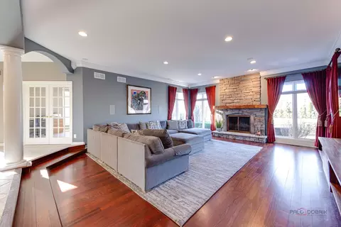 Living - 3706 Maple Ave, Northbrook, IL 60062 photo 1 of 4