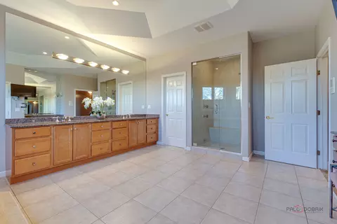 Bath - 3706 Maple Ave, Northbrook, IL 60062 photo 4 of 6
