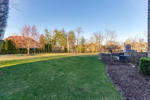 Exterior - 3706 Maple Ave, Northbrook, IL 60062 photo 9 of 11