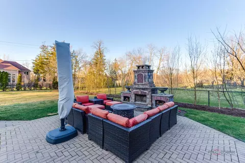 Exterior - 3706 Maple Ave, Northbrook, IL 60062 photo 6 of 11