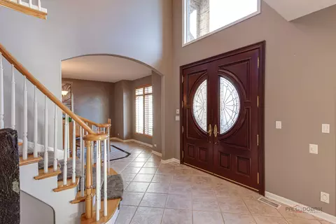 Entry Way - 3706 Maple Ave, Northbrook, IL 60062 photo 1 of 6
