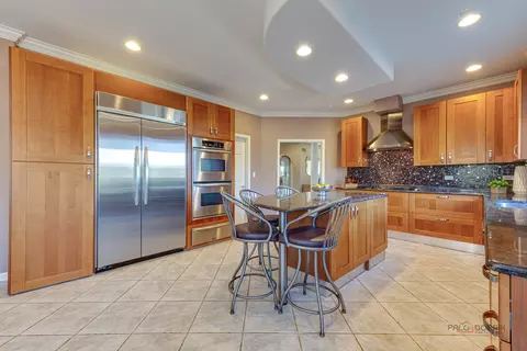 Kitchen - 3706 Maple Ave, Northbrook, IL 60062 photo 4 of 4