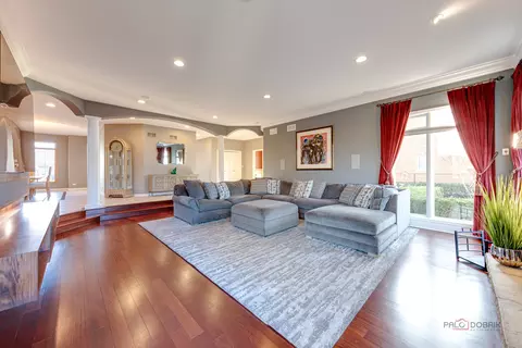 Living - 3706 Maple Ave, Northbrook, IL 60062 photo 2 of 4