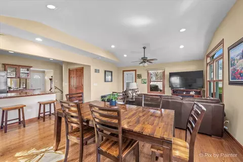 Dining - 1049 Foster Ave, Bartlett, IL 60103 photo 2 of 2