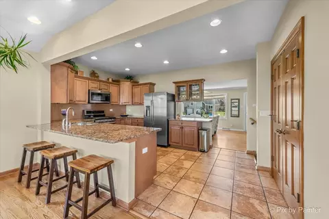 Kitchen - 1049 Foster Ave, Bartlett, IL 60103 photo 3 of 4