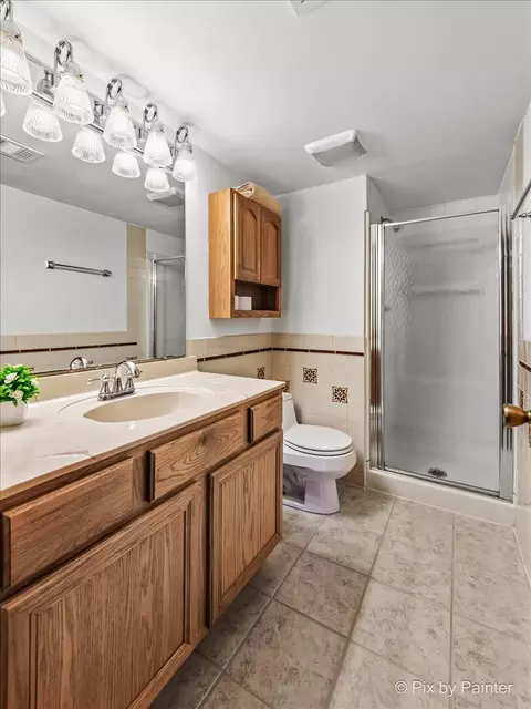 Bath - 1049 Foster Ave, Bartlett, IL 60103 photo 1 of 4