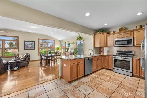 Kitchen - 1049 Foster Ave, Bartlett, IL 60103 photo 1 of 4