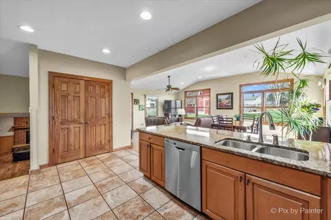 Entry Way - 1049 Foster Ave, Bartlett, IL 60103 photo 1 of 1