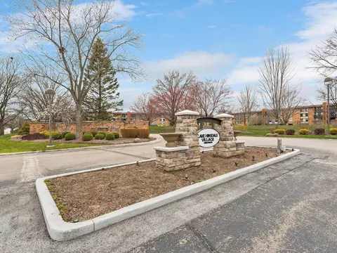 701 Lake Hinsdale Dr #509, Willowbrook, IL 60527
