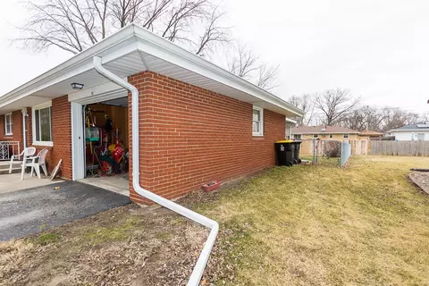 Exterior - 18 Robinwood Dr, Normal, IL 61761 photo 2 of 8