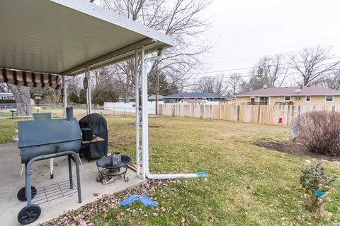 Exterior - 18 Robinwood Dr, Normal, IL 61761 photo 5 of 8
