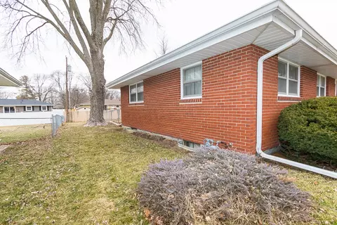 Exterior - 18 Robinwood Dr, Normal, IL 61761 photo 3 of 8