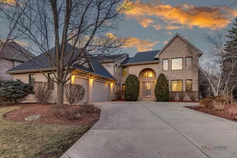 2075 Laurel Valley Dr, Vernon Hills, IL 60061