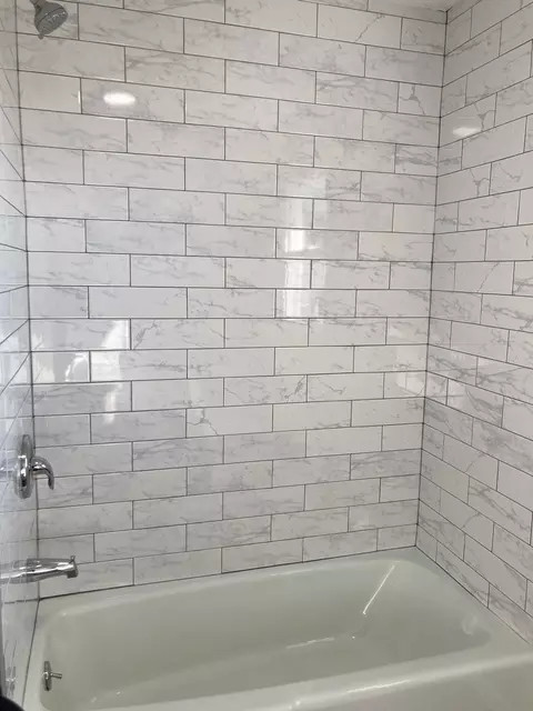 Bath - 3279 E 29th Rd, Seneca, IL 61360 photo 2 of 2