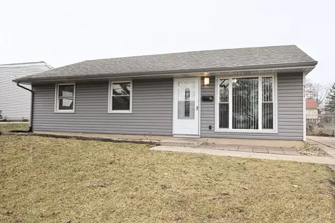 511 S Park Blvd, Streamwood, IL 60107