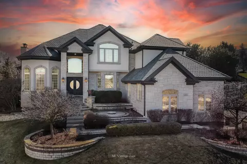 11 Jaymia Ct, Lemont, IL 60439