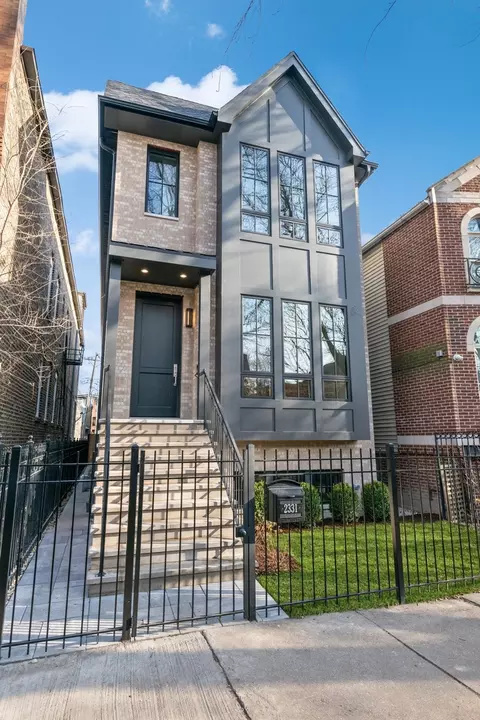 2331 N Janssen Ave, Chicago, IL 60614