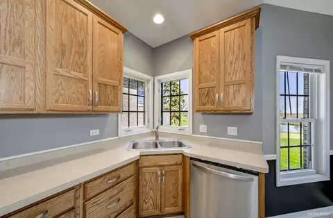 Kitchen - 505 Highlington Ct, Beecher, IL 60401 photo 2 of 6