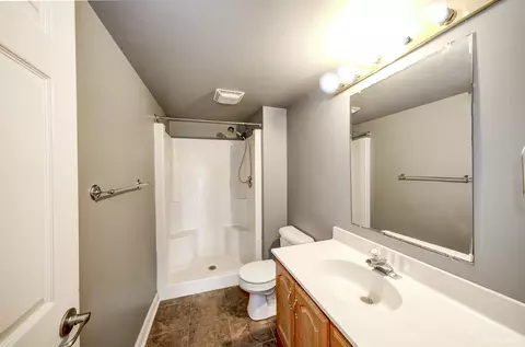 Bath - 505 Highlington Ct, Beecher, IL 60401 photo 2 of 6