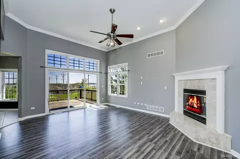 Living - 505 Highlington Ct, Beecher, IL 60401 photo 3 of 6