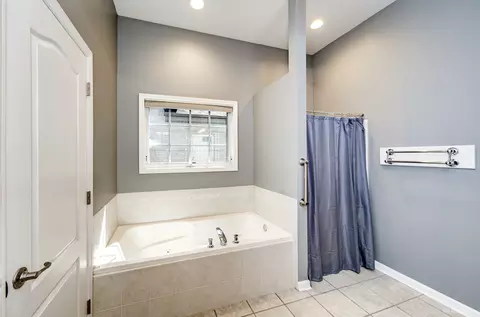 Bath - 505 Highlington Ct, Beecher, IL 60401 photo 6 of 6