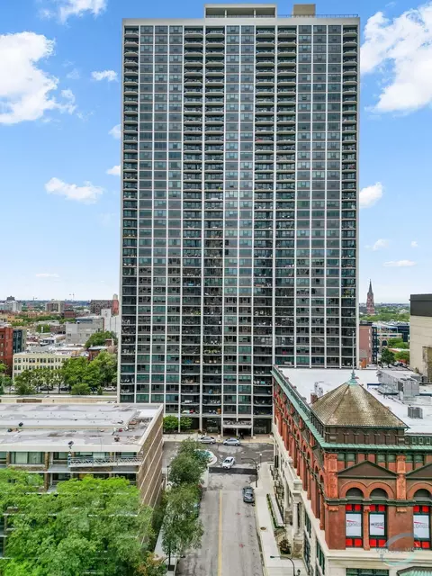 1560 N Sandburg Ter #1212J, Chicago, IL 60610