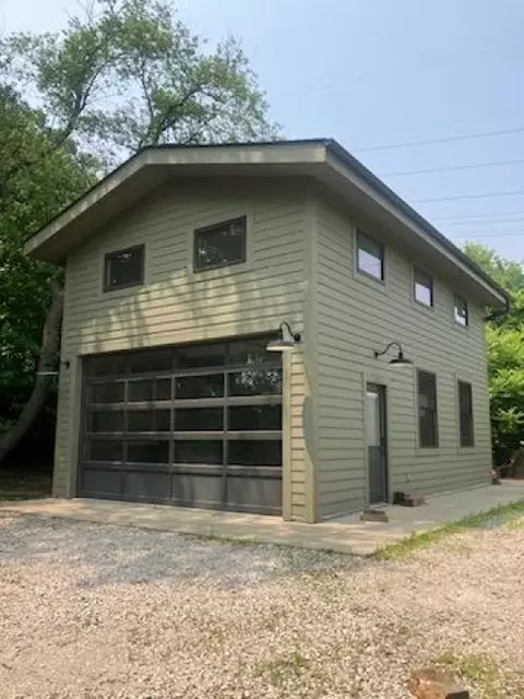 1990 N Countryside Dr, Libertyville, IL 60048