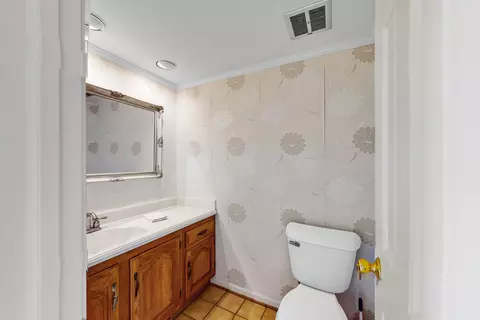 Bath - 6 Woods Chapel Rd, Rolling Meadows, IL 60008 photo 2 of 6