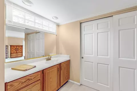 Bath - 6 Woods Chapel Rd, Rolling Meadows, IL 60008 photo 5 of 6