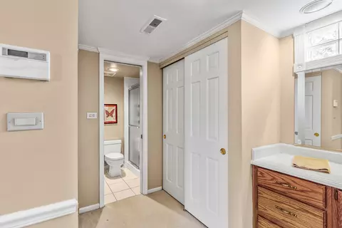 Bath - 6 Woods Chapel Rd, Rolling Meadows, IL 60008 photo 3 of 6