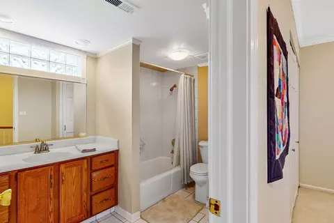 Bath - 6 Woods Chapel Rd, Rolling Meadows, IL 60008 photo 6 of 6