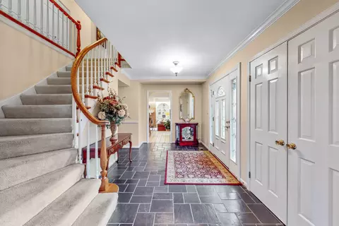 Entry Way - 6 Woods Chapel Rd, Rolling Meadows, IL 60008 photo 1 of 4