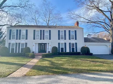 6 Woods Chapel Rd, Rolling Meadows, IL 60008