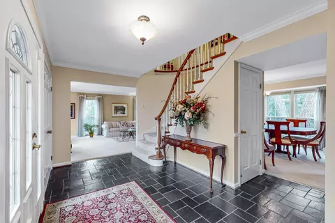 Entry Way - 6 Woods Chapel Rd, Rolling Meadows, IL 60008 photo 2 of 4