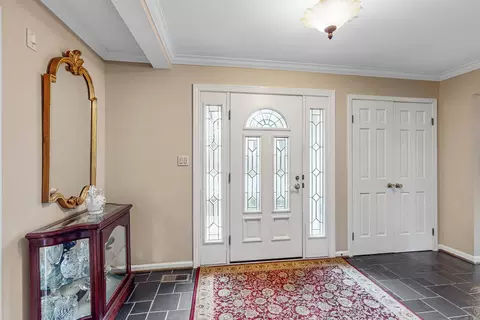 Entry Way - 6 Woods Chapel Rd, Rolling Meadows, IL 60008 photo 3 of 4