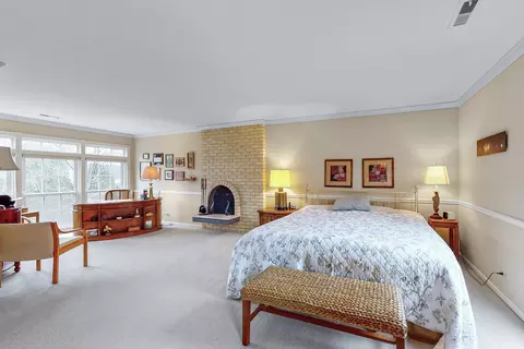 Bedroom - 6 Woods Chapel Rd, Rolling Meadows, IL 60008 photo 2 of 5