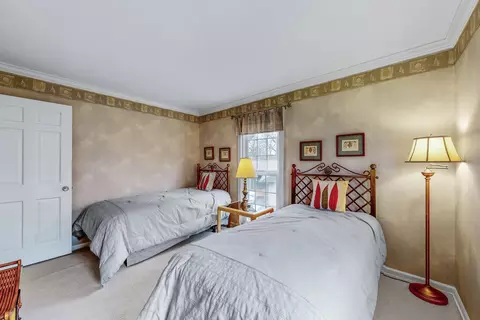 Bedroom - 6 Woods Chapel Rd, Rolling Meadows, IL 60008 photo 3 of 5