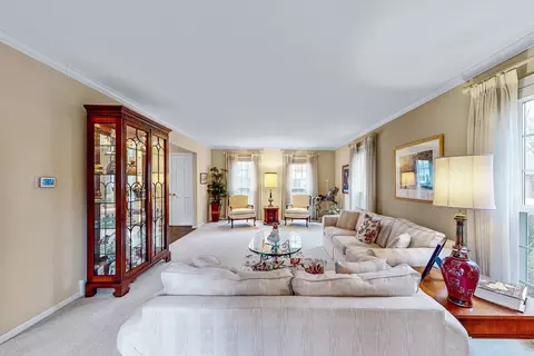Living - 6 Woods Chapel Rd, Rolling Meadows, IL 60008 photo 2 of 6