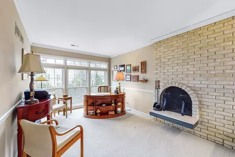 Living - 6 Woods Chapel Rd, Rolling Meadows, IL 60008 photo 5 of 6