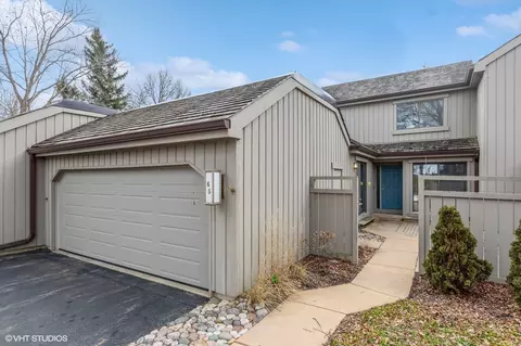 65 Thornhill Ln, Lake Barrington, IL 60010