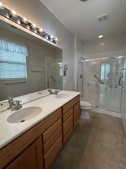 Bath - 2515 Rolling Ridge Ln, Elgin, IL 60124 photo 2 of 2