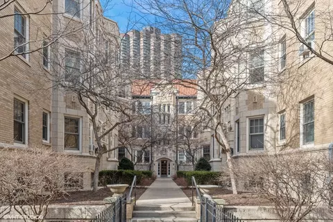 538 W Brompton Ave #2W, Chicago, IL 60657
