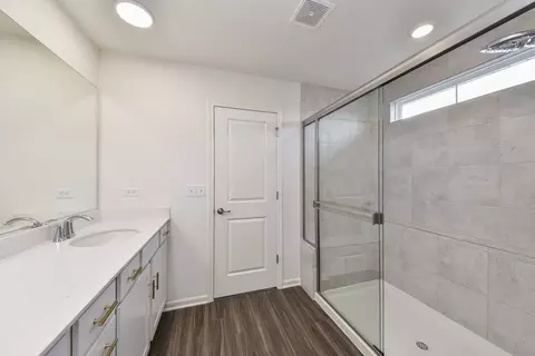 Bath - 93 Hedgerow Dr, Elgin, IL 60124 photo 3 of 4