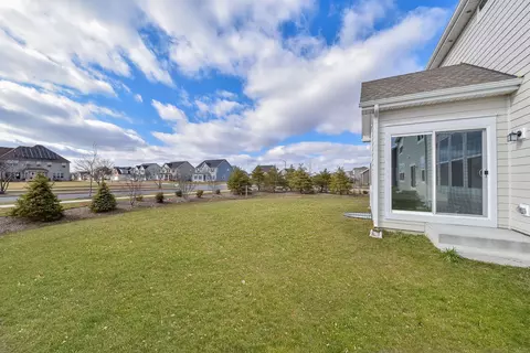 Exterior - 93 Hedgerow Dr, Elgin, IL 60124 photo 2 of 7