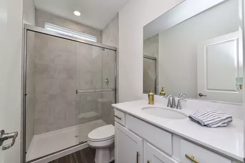Bath - 93 Hedgerow Dr, Elgin, IL 60124 photo 1 of 4